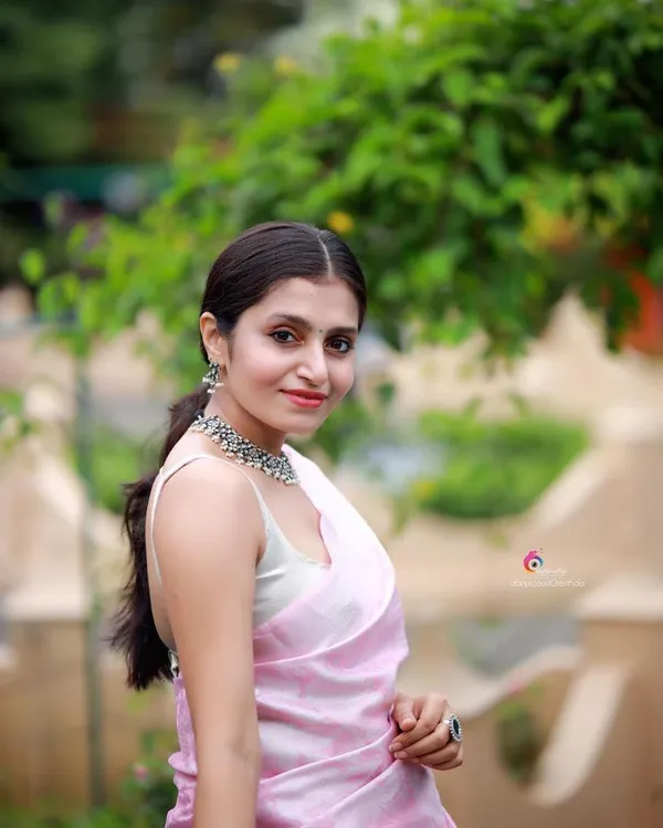 Pink_Woven_Kanjivaram_Silk_Saree_with_Saree_Cover